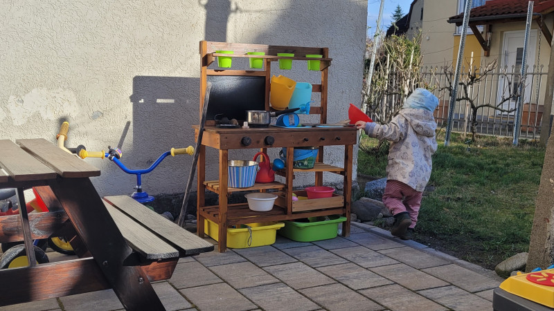 Außenanlage mit Matschküche