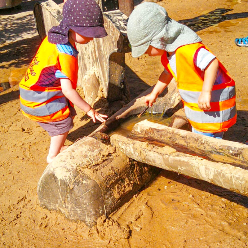 Experimente mit Wasser ermöglichen